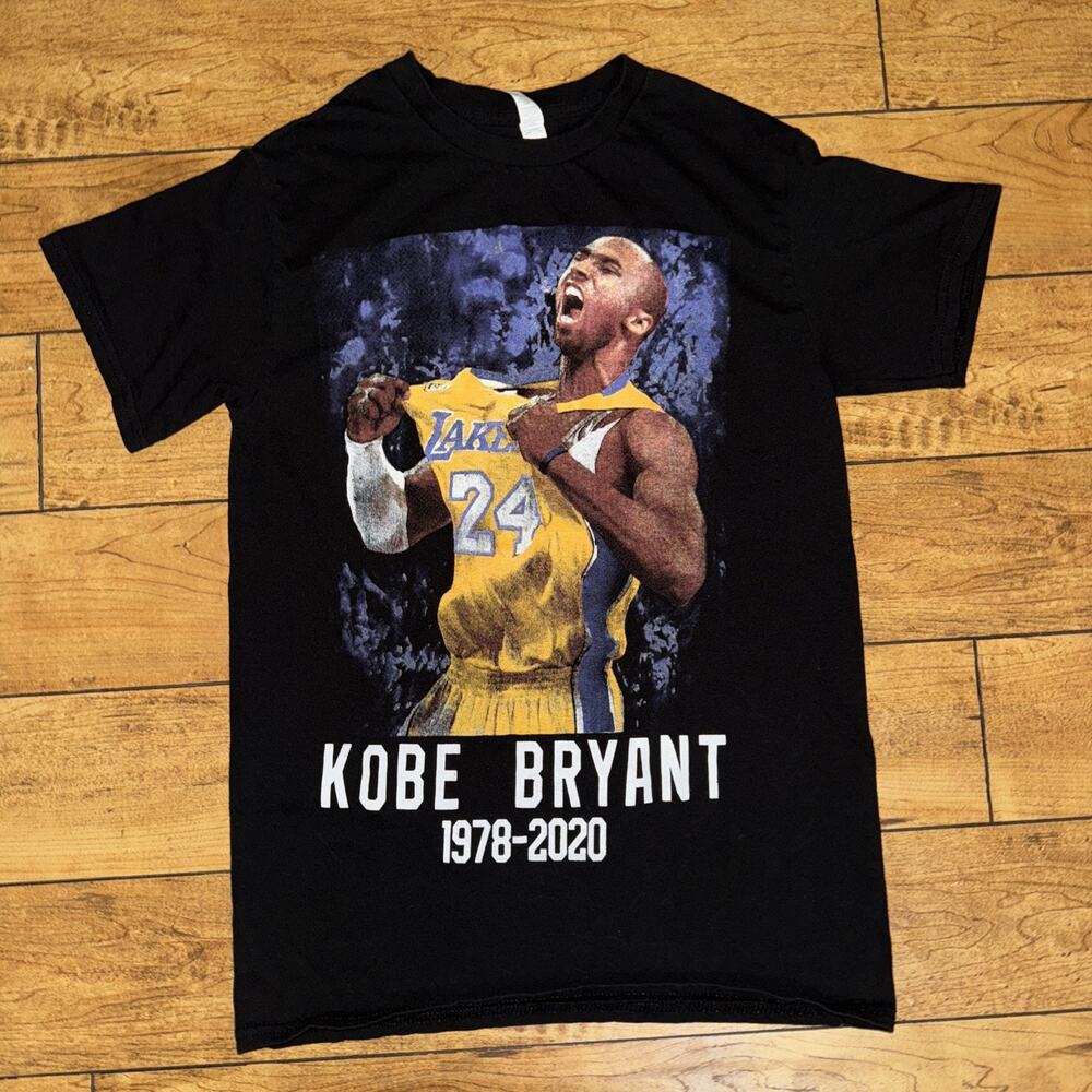 Kobe Bryant Memorial T-Shirt Black Small 17x25